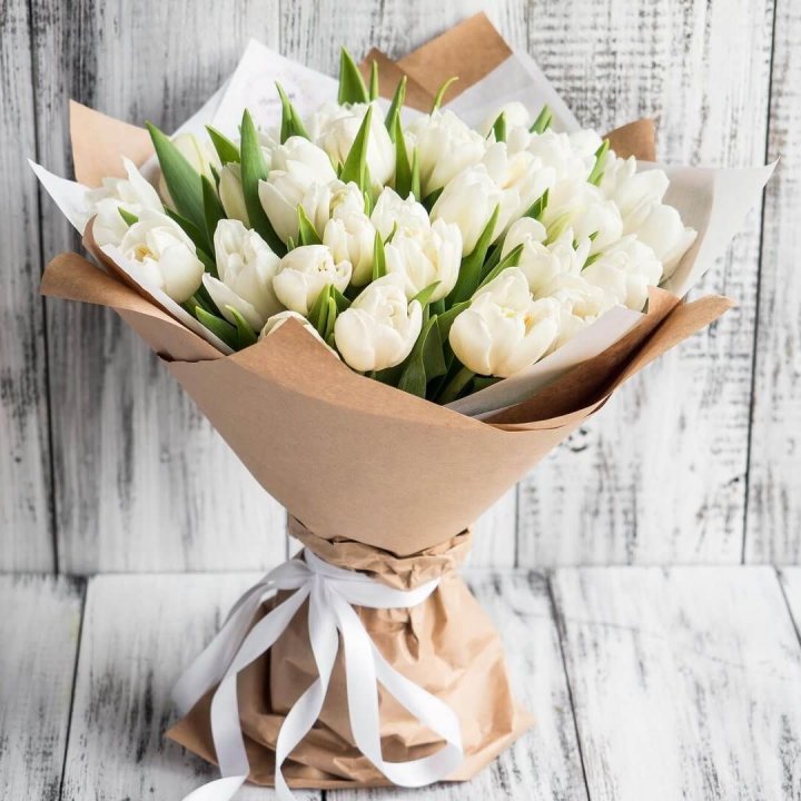 25 белых тюльпанов в Йошкар-Оле